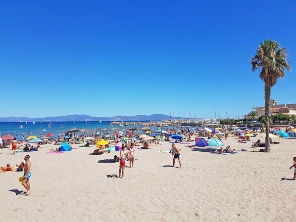 Beach - House with pool, minimum rental 30 days (Escala, L')