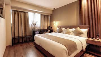Habitación Deluxe | Ropa de cama de alta calidad y caja de seguridad en la habitación