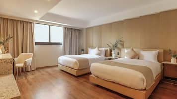 Habitación doble estándar | Ropa de cama de alta calidad y caja de seguridad en la habitación