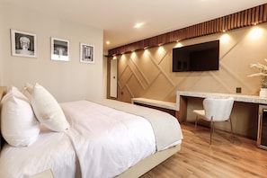 Habitación Deluxe | Ropa de cama de alta calidad y caja de seguridad en la habitación 