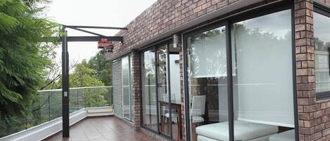 Doppelzimmer, 1 King-Bett, Nichtraucher, Turm | Terrasse/Patio