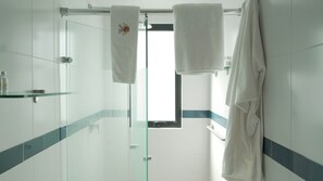 Habitación doble, 1 cama King size, para no fumadores, torre | Baño | Pantuflas 