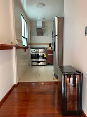 Double Room, 1 King Bed, Non Smoking, Tower | Private kitchen - Suites Del Valle (Mexico City)