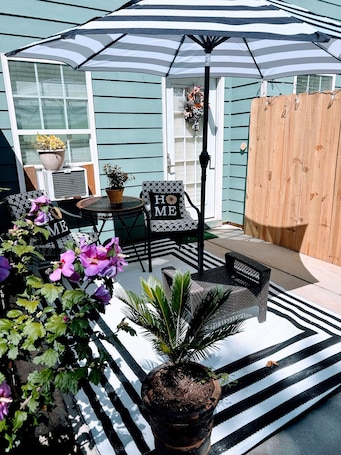 Terrasse/Patio. Cozy Small Bedroom and Bathroom only