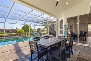 Outdoor dining - FANTASTIC!! LUXURY REMODEL, SUN FILLED-HEATED POOL, NEW LISTING, 5MIN 2FISHVILL (Punta Gorda)