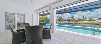 NEW!! PARADISE! MODERN-WATERFRONT-LARGE HEATED POOL-5 MIN TO FISHVILLE