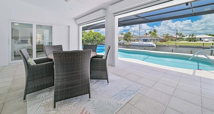NEW!! PARADISE! MODERN-WATERFRONT-LARGE HEATED POOL-5 MIN TO FISHVILLE