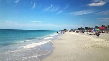 Sillas reclinables de playa, toallas de playa