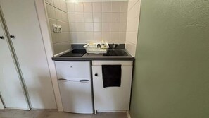 Microwave, coffee/tea maker, cookware/dishes/utensils - Studio avec place de parking (Arras)