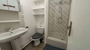 Douche, sèche-cheveux