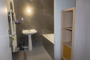 Douche, sèche-cheveux