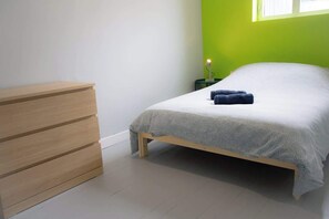 3 chambres, fer et planche à repasser, Wi-Fi, draps fournis