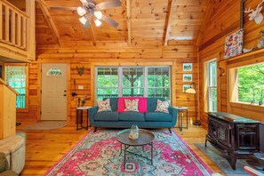 Smart TV, fireplace, DVD player - Nature's Nook Cabin | Fire Pit, Pet Friendly & Community Waterfall! (Old Fort)