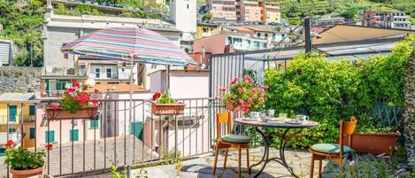 تناول الطعام بالخارج