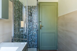 Dusche, Haartrockner, Bidet
