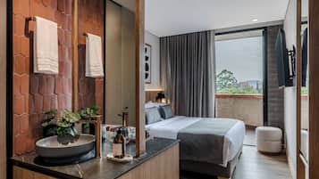 高级房, 阳台 | 办公桌、隔音、免费 WiFi、床单