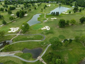 Golf - Walk-in ~ Pools Galore ~ Gated Community ~ Golf On-Site ~ FREE TICKETS INCLUDED! (HHK-7) (Branson)