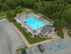 Pool - Walk-in ~ Pools Galore ~ Gated Community ~ Golf On-Site ~ FREE TICKETS INCLUDED! (HHK-7) (Branson)