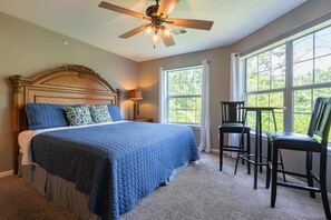 2 bedrooms, iron/ironing board, free WiFi, bed sheets - Walk-in ~ Pools Galore ~ Gated Community ~ Golf On-Site ~ FREE TICKETS INCLUDED! (HHK-7) (Branson)