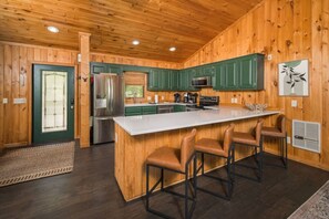 Fridge, microwave, oven, stovetop - 2 miles to Downtown-Cozy Mtn Top Retreat-Hot Tub! (Boone)