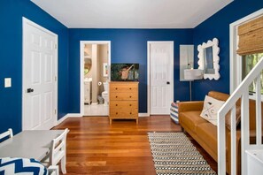 Smart-TV, Kamin, Videospiele, DVD-Player