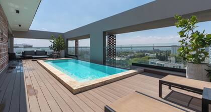 Super Modern Luxury Condo w/Rooftop Pool & Gym!