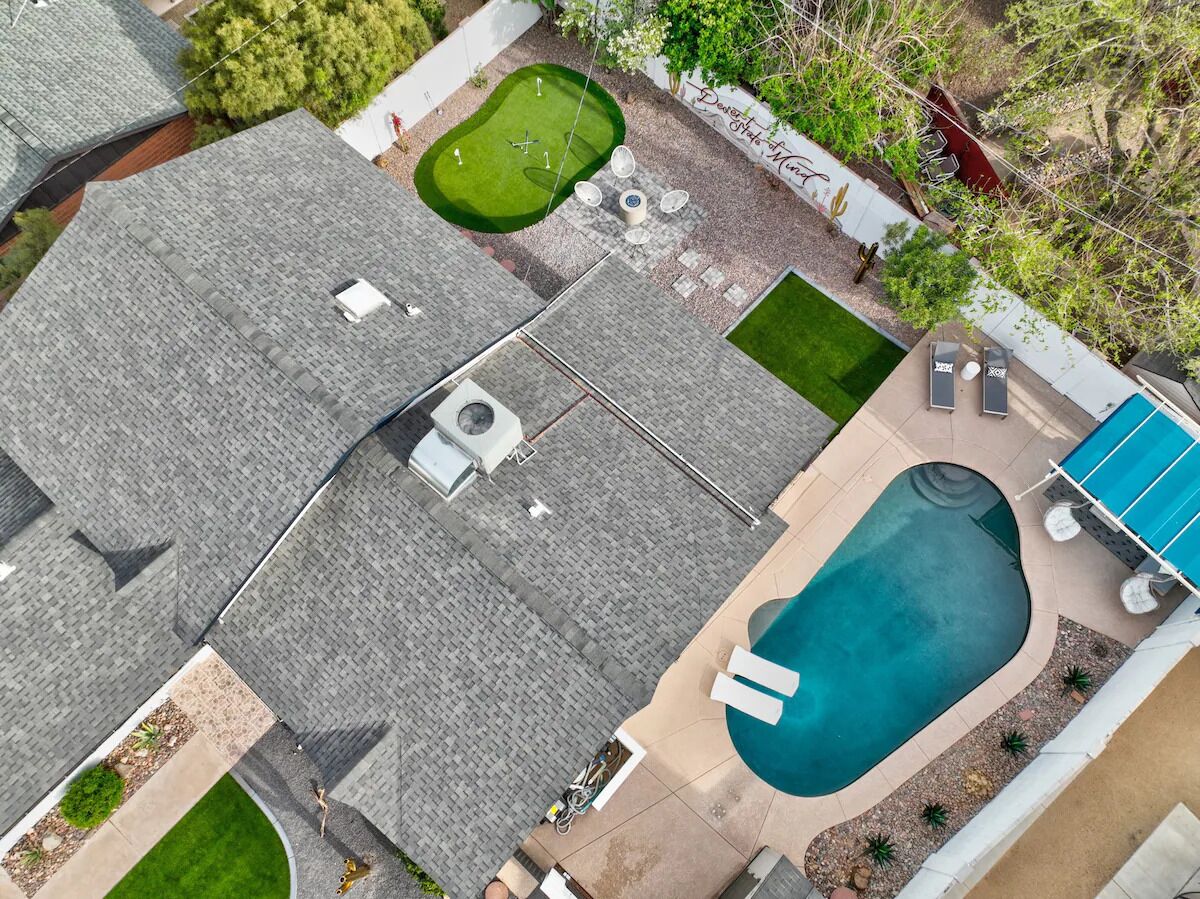 Minutes from Old Town - Sleeps 10 - Pool - Putting Green - Fire Pit - Game Room