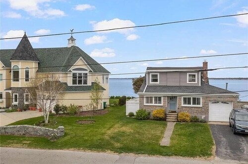 Seaside Serenity - Ocean view bliss near beach