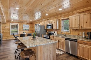 Fridge, microwave, oven, stovetop - You Are My Sunshine - 3 BR Cabin - Downtown Pigeon Forge! (Pigeon Forge)