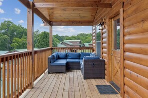 Property grounds - You Are My Sunshine - 3 BR Cabin - Downtown Pigeon Forge! (Pigeon Forge)