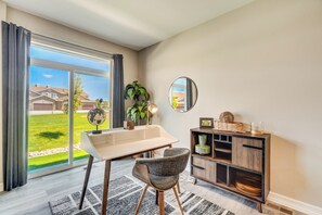 Interior - Mid-Brambleberry (Colorado Springs)