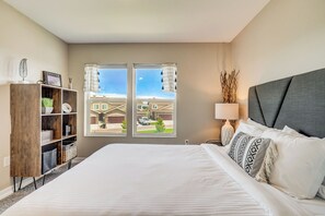 3 chambres, fer et planche à repasser, Wi-Fi gratuit, draps fournis