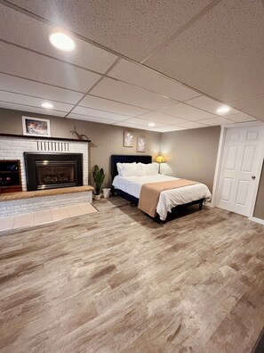 4 bedrooms, iron/ironing board, WiFi, bed sheets - Casa Bemidji - 5 Beds, Prime Location, Spacious & Family Friendly (Bemidji)