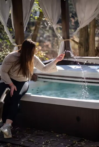 Hawksbill Home~Hot Tub~Modern~Porch~Wifi~Dogs