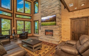 Smart TV, chimenea, videojuegos