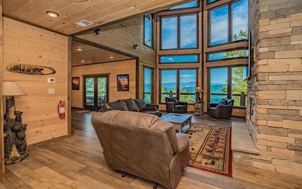 Smart TV, fireplace, video games - Mountain Dreams - Mountain views for miles! (Sevierville)