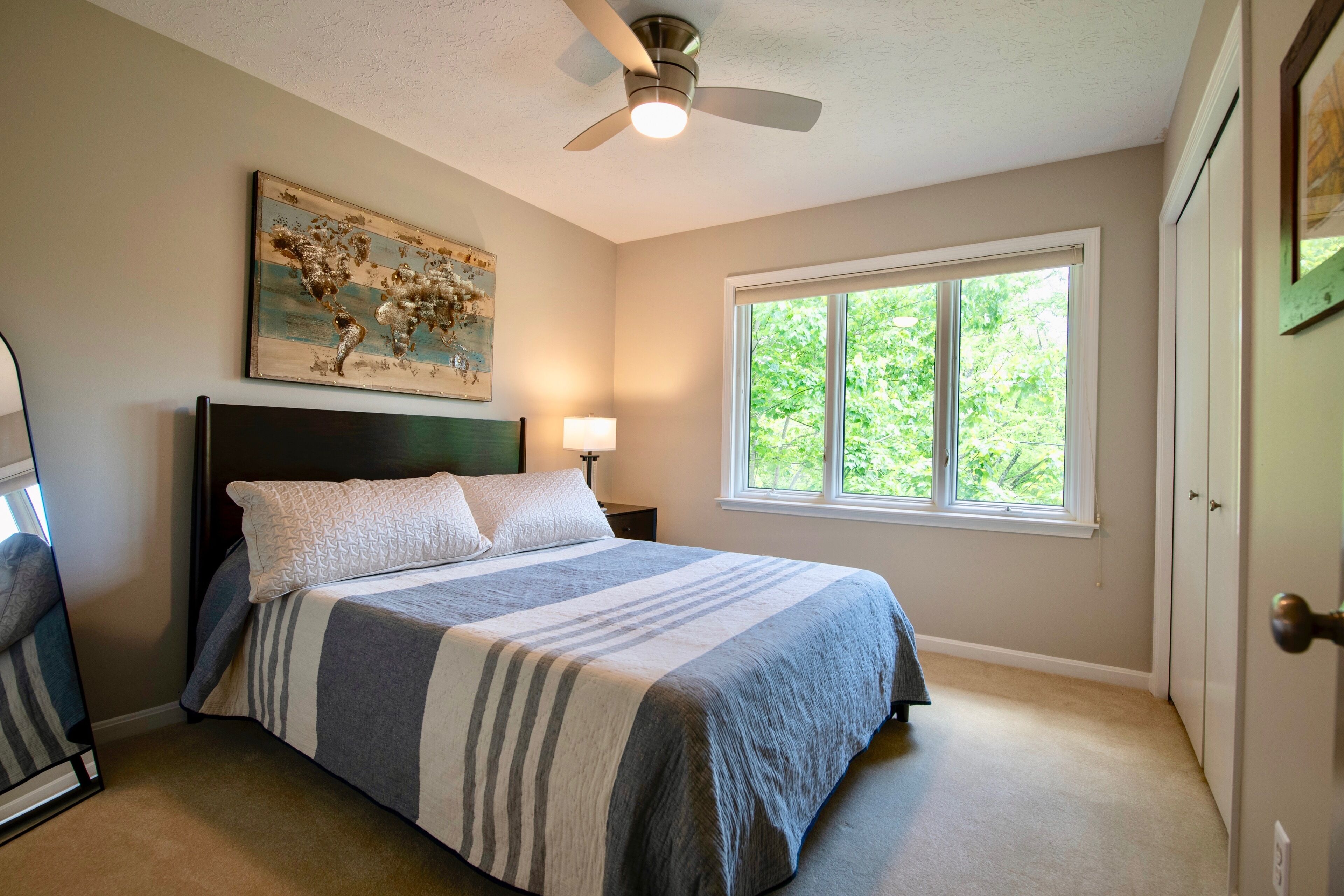 4 bedrooms, iron/ironing board, WiFi, bed sheets