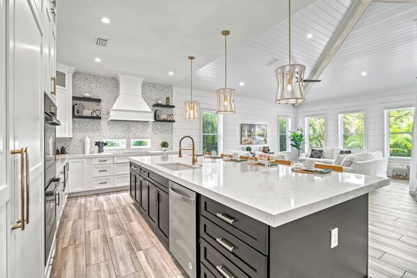 Fridge, microwave, oven, stovetop - Stay at Kay's Landing on Anna Maria Island—luxury 6-bedroom home with pool, views & beaches! (Anna Maria)