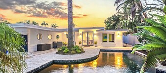 Luxe Oasis | Private Pool, In St Armands Circle, Near Lido Key Beach