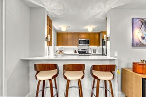 Fridge, microwave, oven, stovetop - Luxe Oasis | Private Pool, In St Armands Circle, Near Lido Key Beach! (Sarasota)