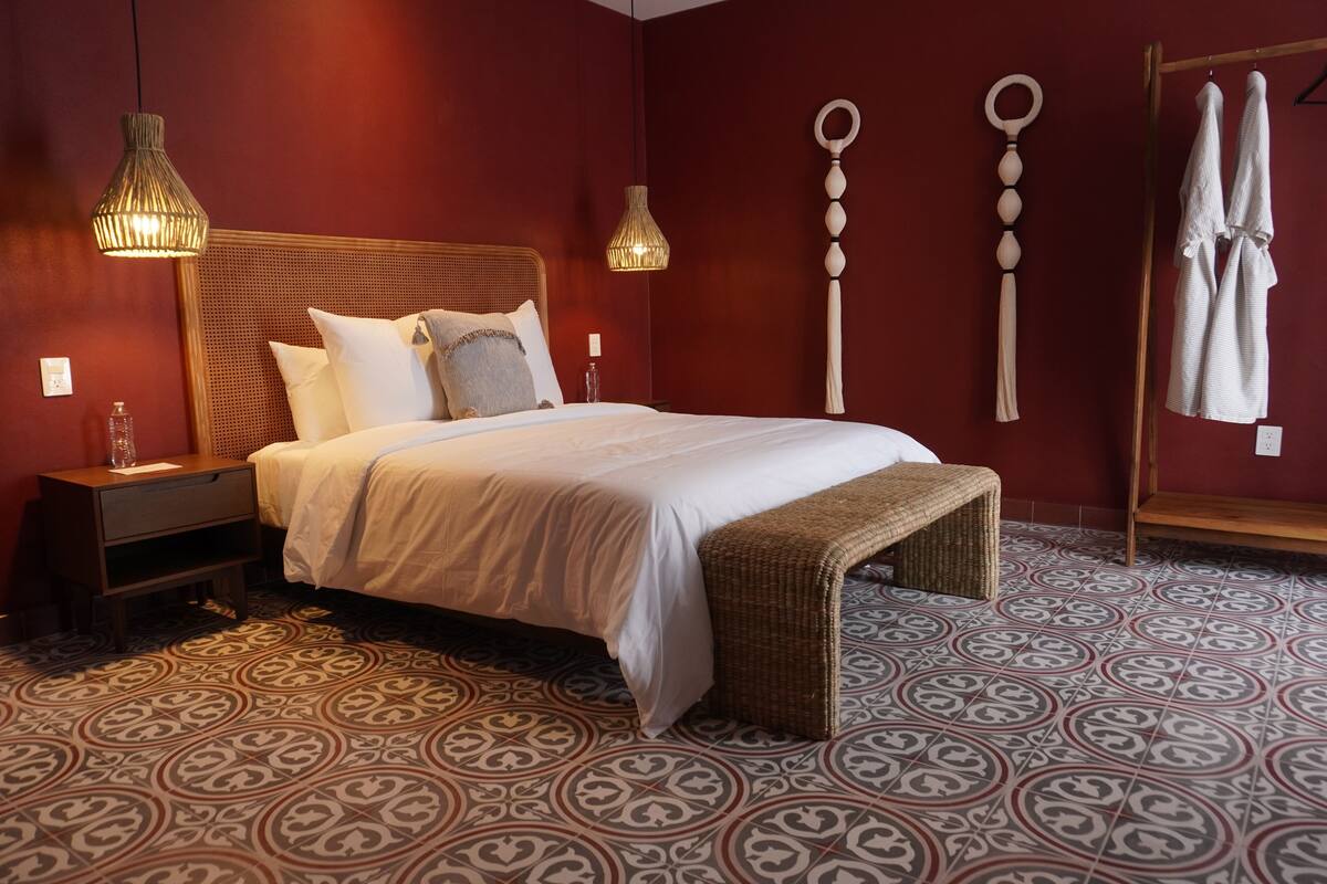 Traditional-Suite | Hochwertige Bettwaren, Daunenbettdecken, Bügeleisen/Bügelbrett