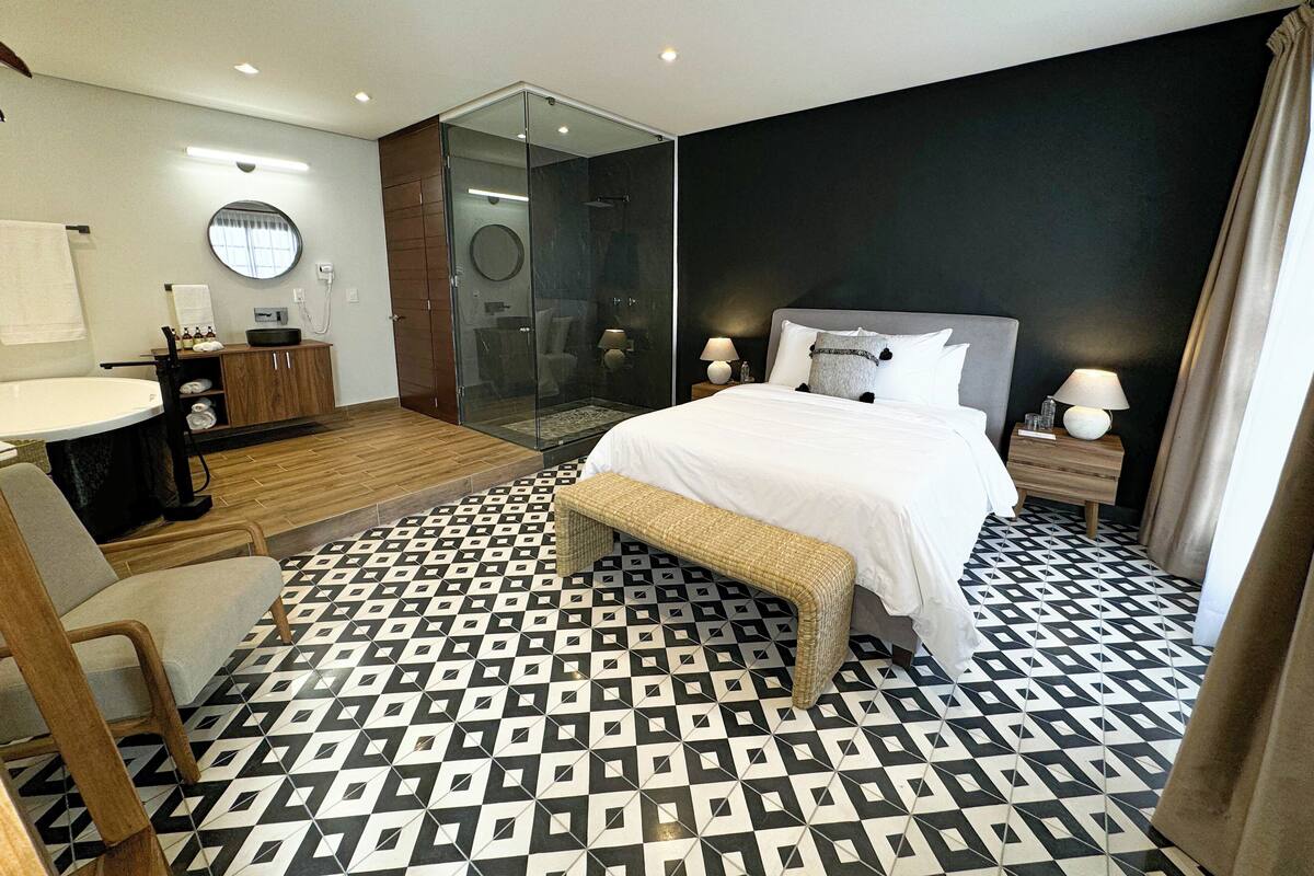Deluxe-Suite | Hochwertige Bettwaren, Daunenbettdecken, Bügeleisen/Bügelbrett