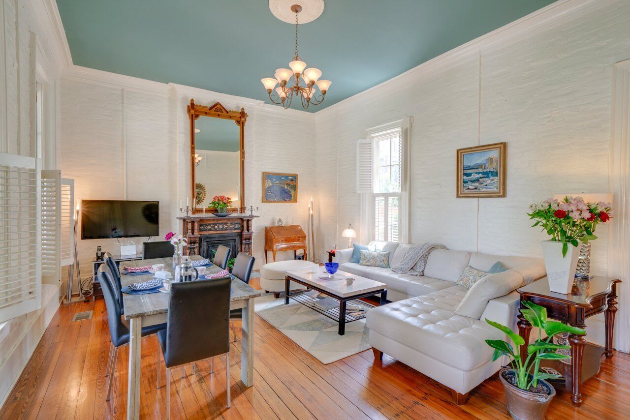 WillNae House - Historic Home - Germantown Gem