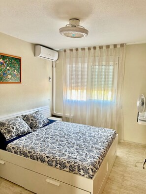 3 sovrum, värdeförvaringsskåp på rummet och skrivbord