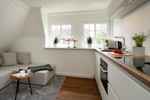 Kühlschrank, Ofen, Herdplatte, Geschirrspüler