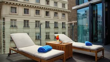 Deluxe Suite, Terrace (05) | Terrace/patio