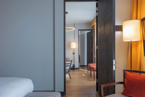 Deluxe Suite (07) | Premium bedding, down comforters, pillowtop beds, in-room safe