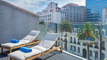 Deluxe Suite, Terrace (05) | Premium bedding, down comforters, pillowtop beds, in-room safe