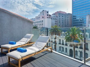 Premium bedding, down duvets, pillow-top beds, minibar - Debaines Hotel Santiago  (Santiago)