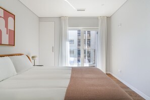 3 chambres, fer et planche à repasser, Wi-Fi, draps fournis